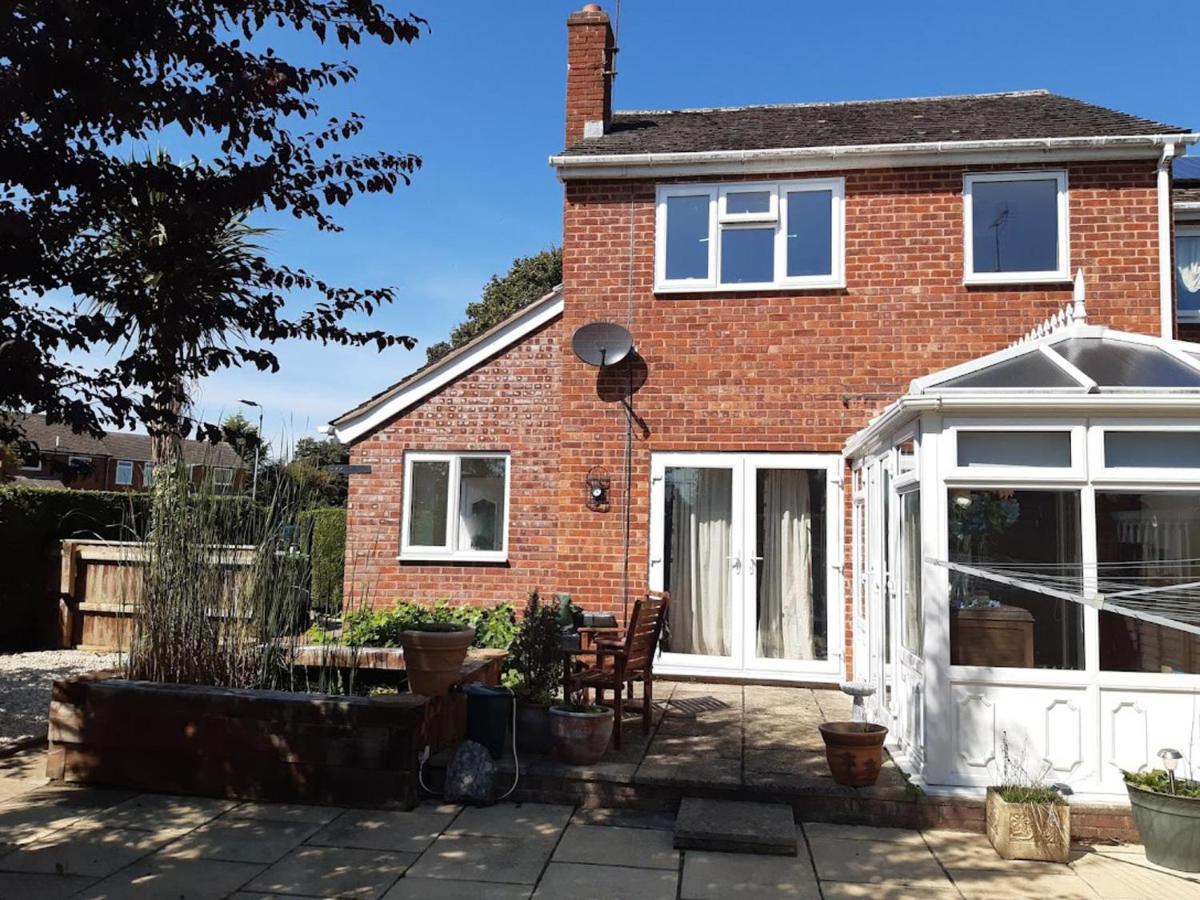 Leominster 3 Bedroom House Parking Garden Private מראה חיצוני תמונה