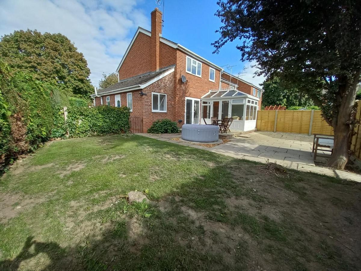 Leominster 3 Bedroom House Parking Garden Private מראה חיצוני תמונה