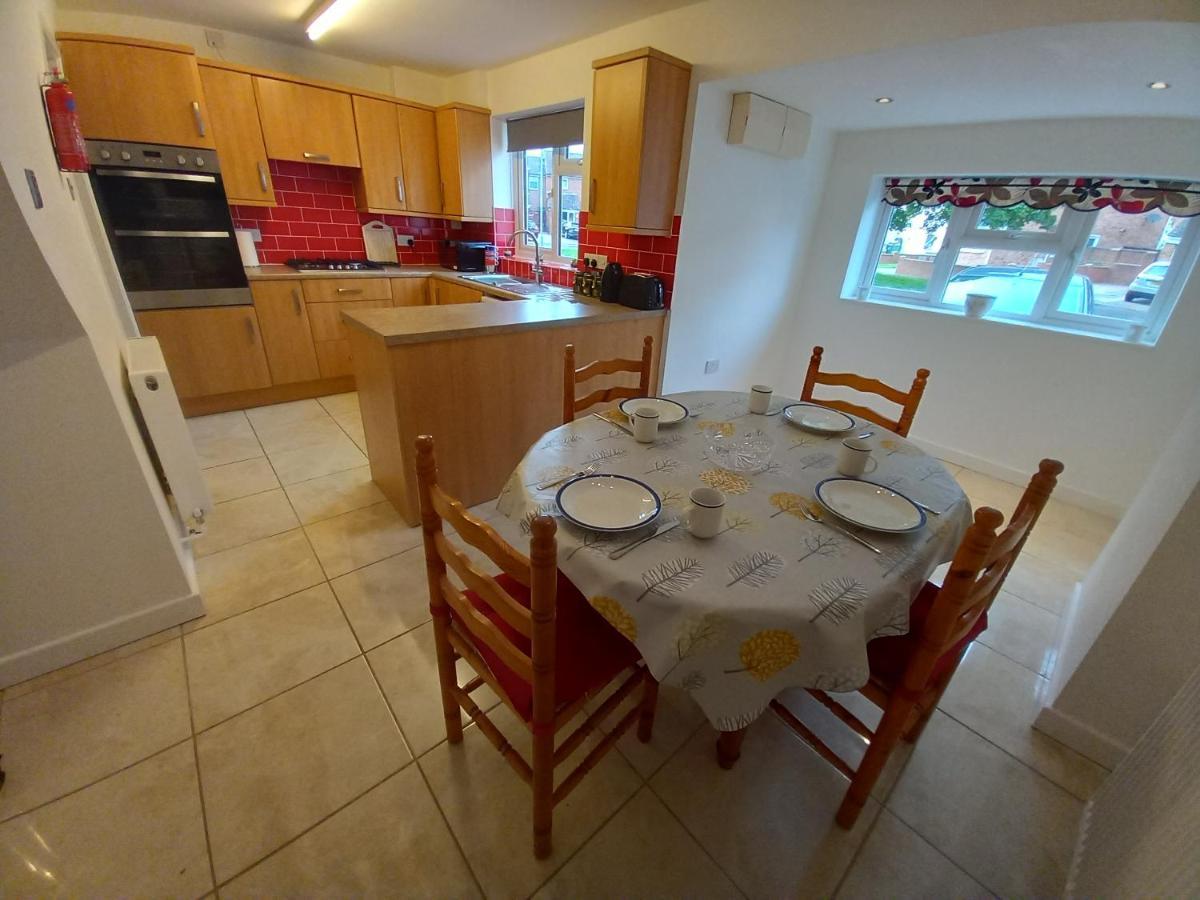 Leominster 3 Bedroom House Parking Garden Private מראה חיצוני תמונה